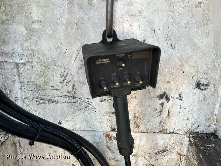 image for item KW9087 2007 Chevrolet C7500  utility / service truck