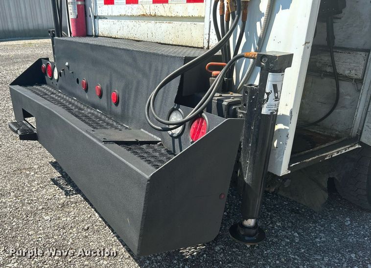 image for item KW9087 2007 Chevrolet C7500  utility / service truck