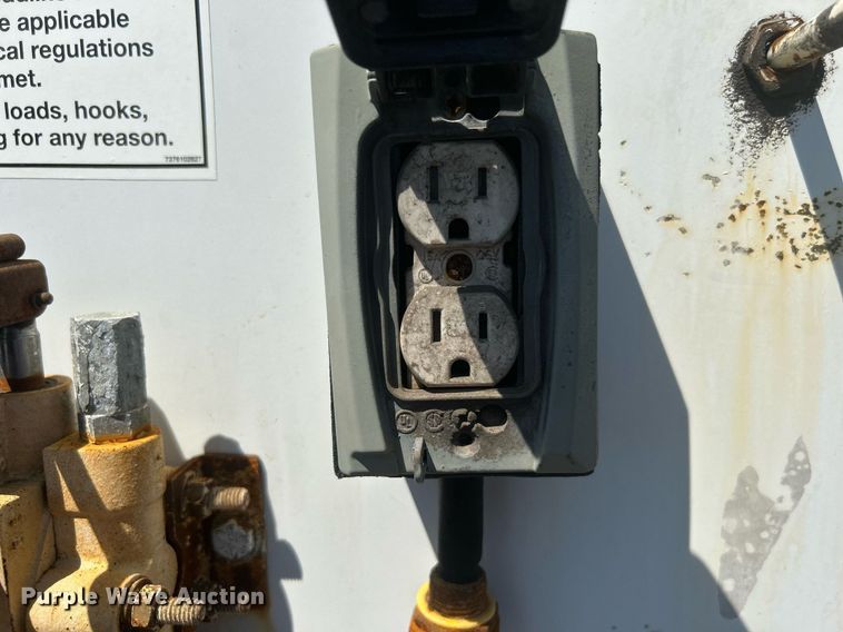 image for item KW9087 2007 Chevrolet C7500  utility / service truck