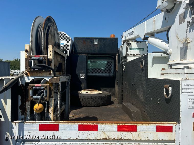 image for item KW9087 2007 Chevrolet C7500  utility / service truck