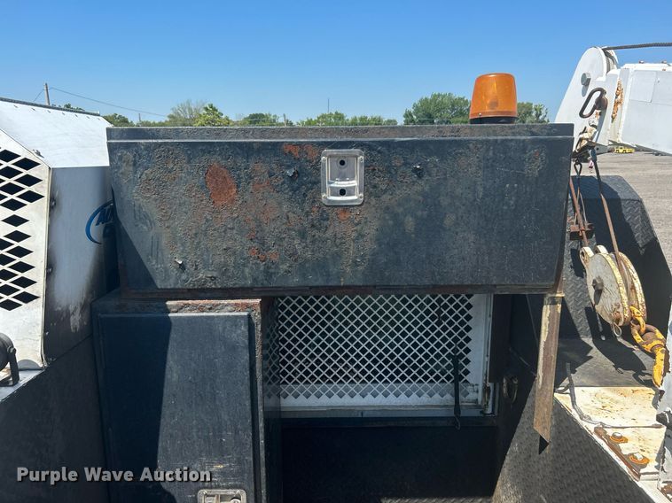 image for item KW9087 2007 Chevrolet C7500  utility / service truck