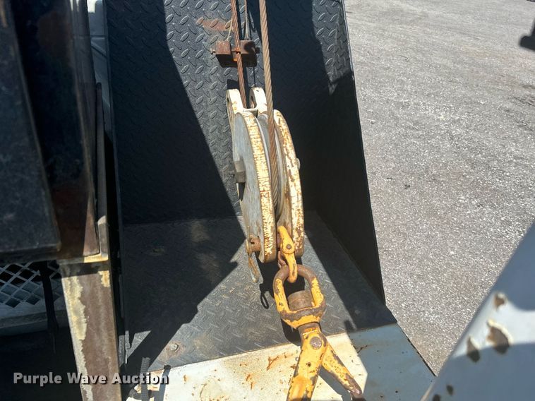 image for item KW9087 2007 Chevrolet C7500  utility / service truck