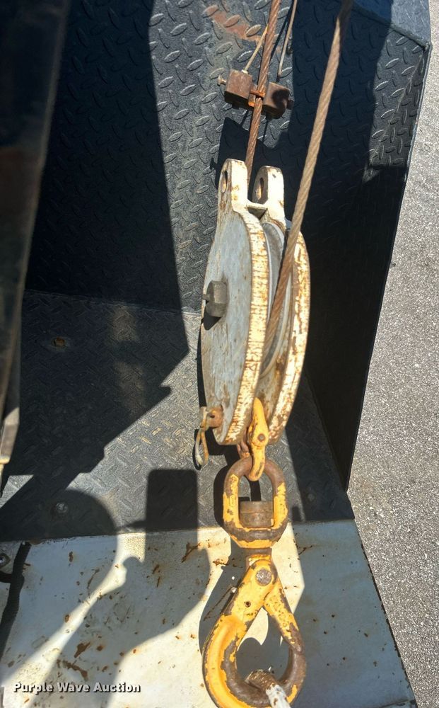 image for item KW9087 2007 Chevrolet C7500  utility / service truck