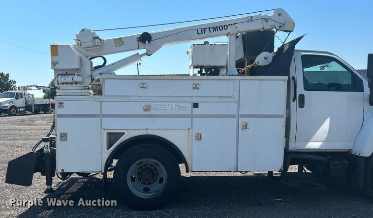 image for item KW9087 2007 Chevrolet C7500  utility / service truck