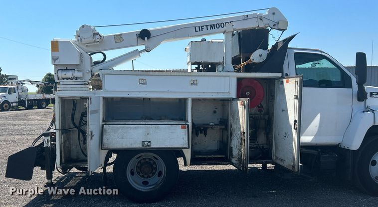 image for item KW9087 2007 Chevrolet C7500  utility / service truck