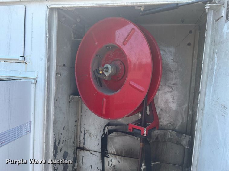 image for item KW9087 2007 Chevrolet C7500  utility / service truck