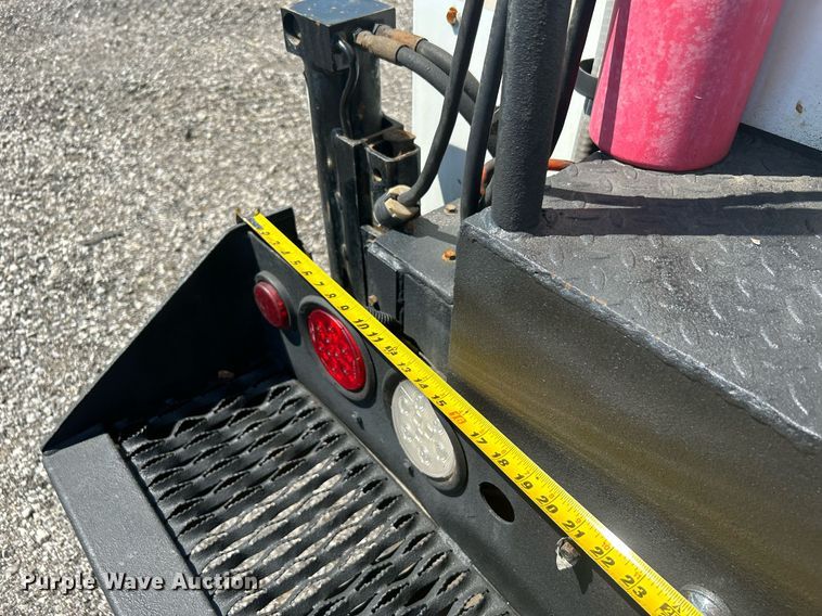 image for item KW9087 2007 Chevrolet C7500  utility / service truck