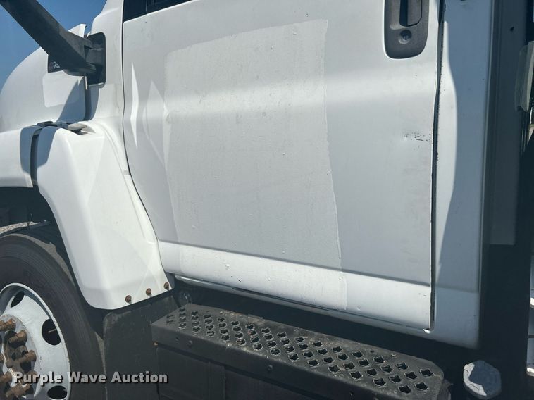 image for item KW9087 2007 Chevrolet C7500  utility / service truck
