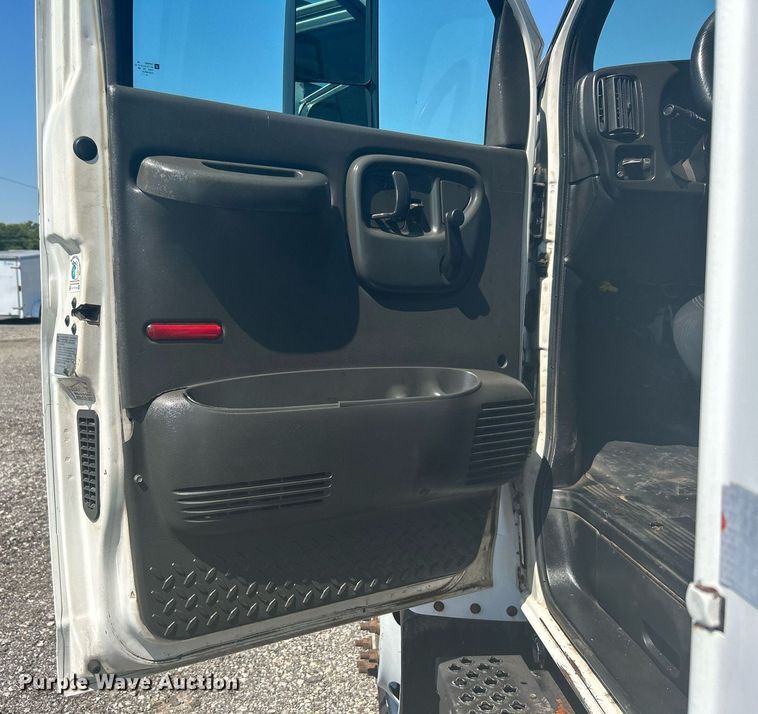 image for item KW9087 2007 Chevrolet C7500  utility / service truck