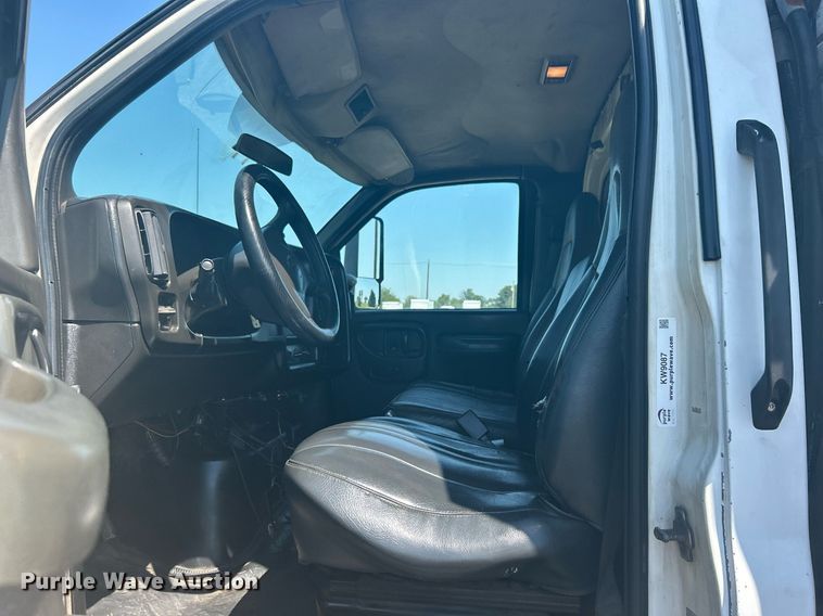 image for item KW9087 2007 Chevrolet C7500  utility / service truck