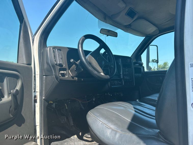 image for item KW9087 2007 Chevrolet C7500  utility / service truck