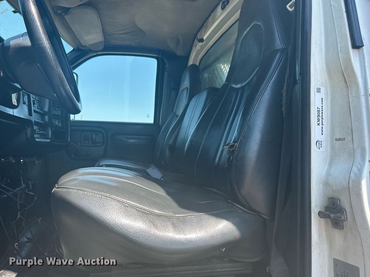 image for item KW9087 2007 Chevrolet C7500  utility / service truck