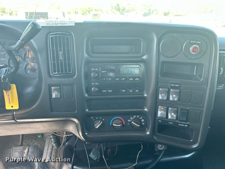 image for item KW9087 2007 Chevrolet C7500  utility / service truck