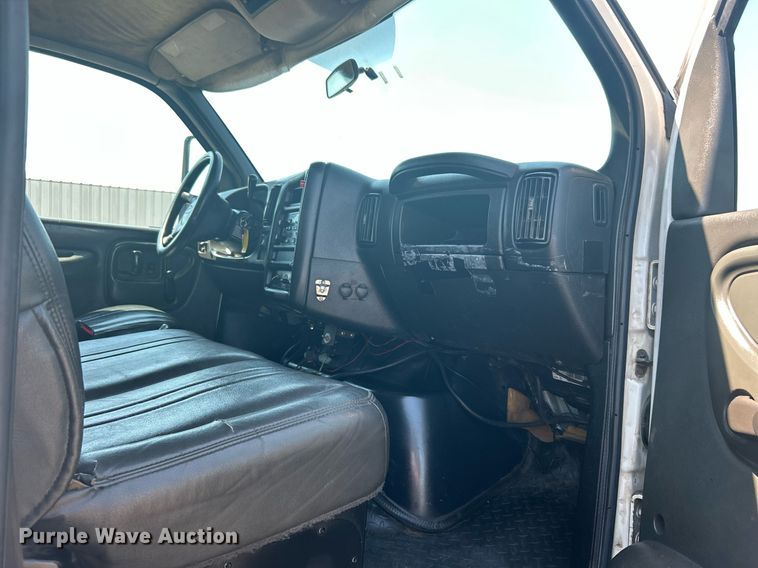 image for item KW9087 2007 Chevrolet C7500  utility / service truck