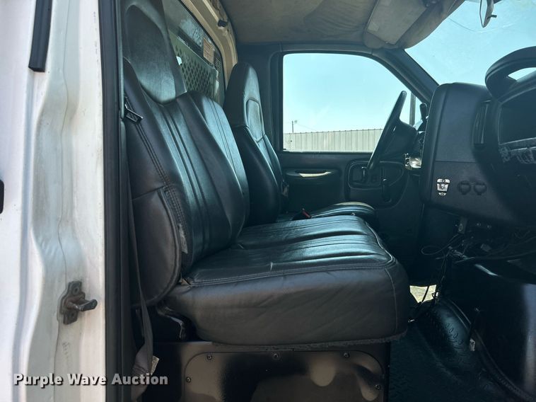 image for item KW9087 2007 Chevrolet C7500  utility / service truck