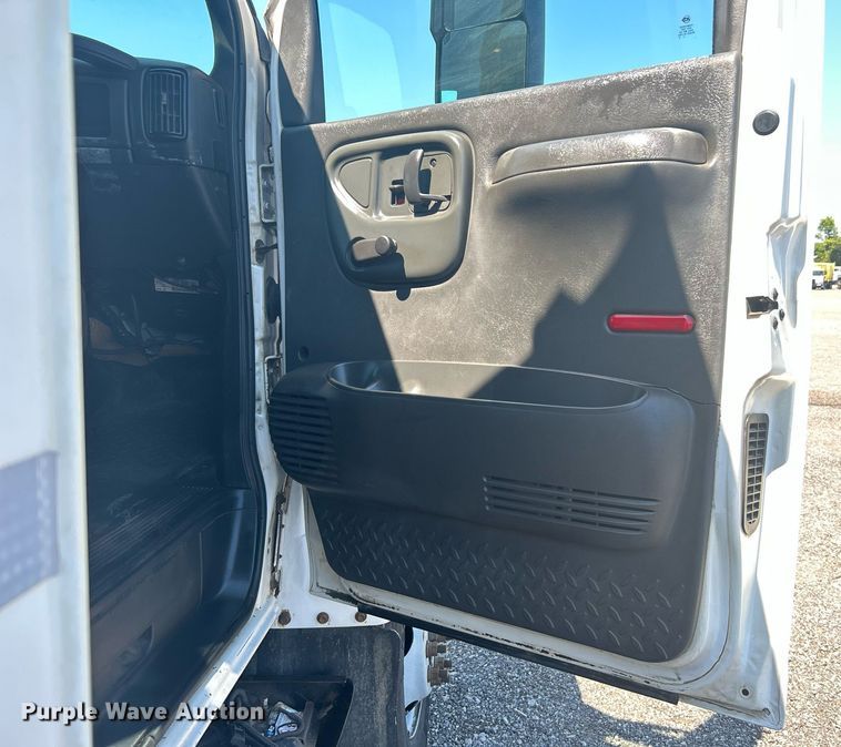 image for item KW9087 2007 Chevrolet C7500  utility / service truck