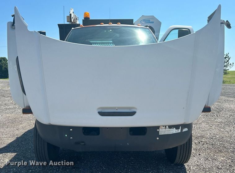 image for item KW9087 2007 Chevrolet C7500  utility / service truck