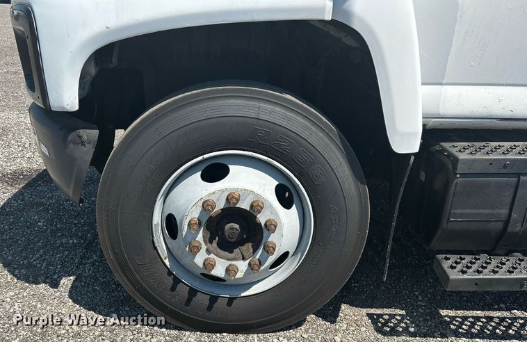 image for item KW9087 2007 Chevrolet C7500  utility / service truck
