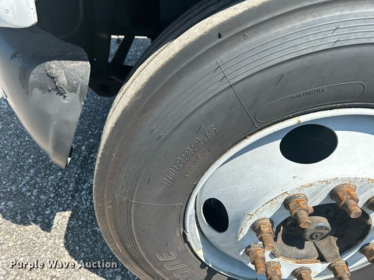 image for item KW9087 2007 Chevrolet C7500  utility / service truck