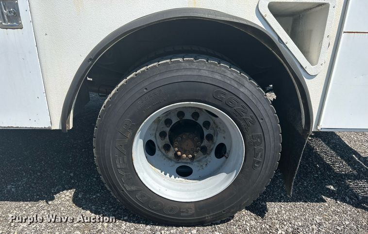 image for item KW9087 2007 Chevrolet C7500  utility / service truck