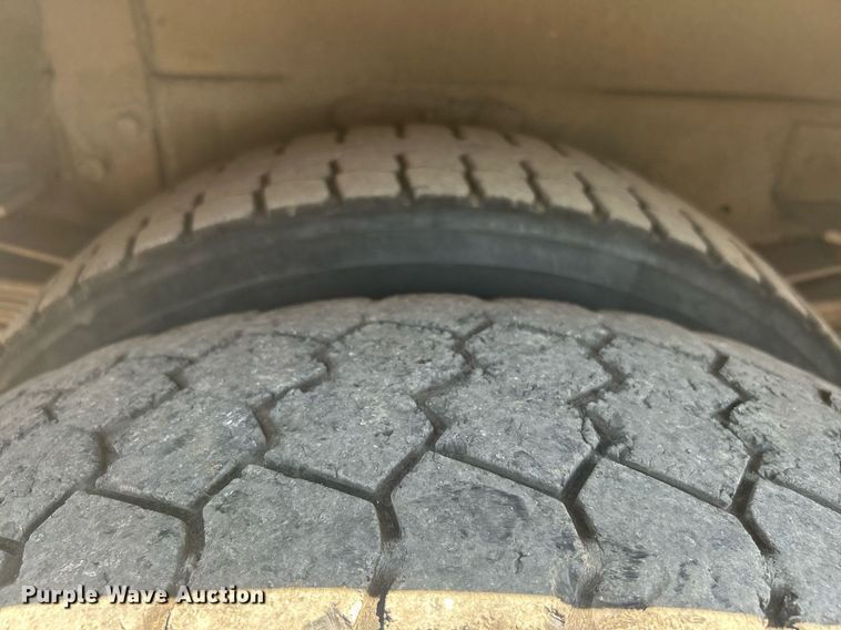 image for item KW9087 2007 Chevrolet C7500  utility / service truck