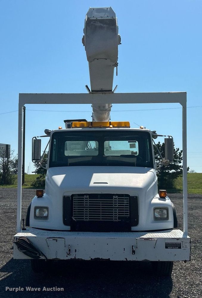 image for item KW9089 2003 Freightliner FL80  bucket truck