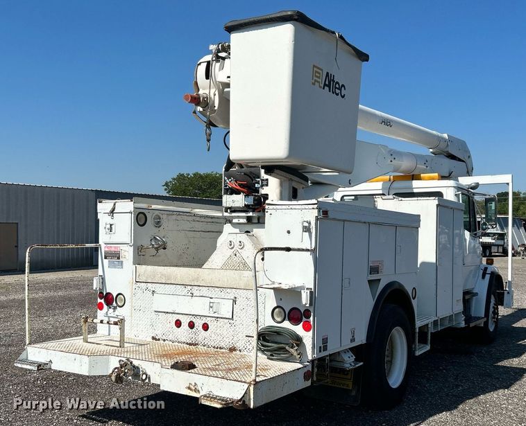 image for item KW9089 2003 Freightliner FL80  bucket truck