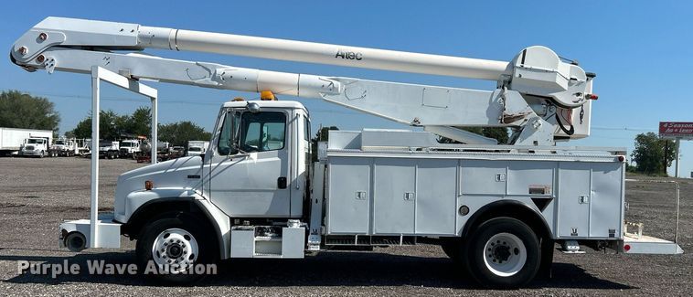 image for item KW9089 2003 Freightliner FL80  bucket truck