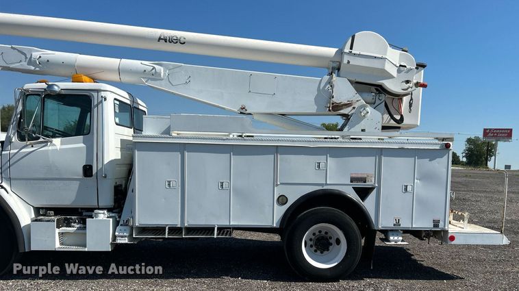 image for item KW9089 2003 Freightliner FL80  bucket truck