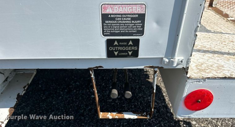 image for item KW9089 2003 Freightliner FL80  bucket truck