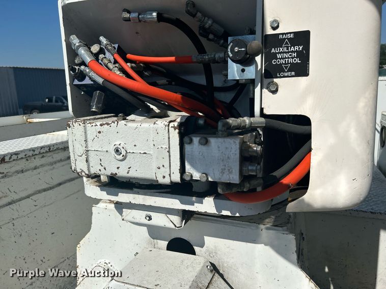 image for item KW9089 2003 Freightliner FL80  bucket truck