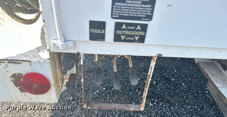 image for item KW9089 2003 Freightliner FL80  bucket truck