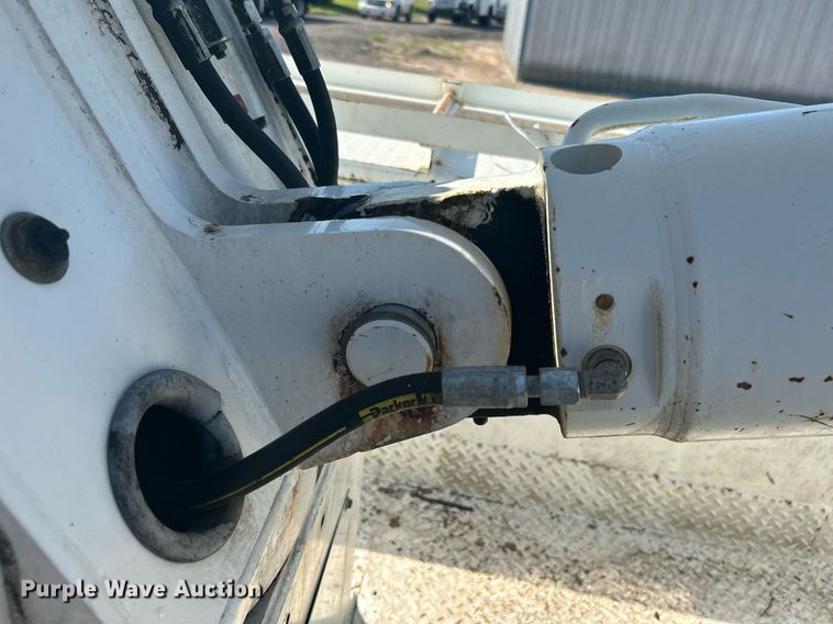 image for item KW9089 2003 Freightliner FL80  bucket truck