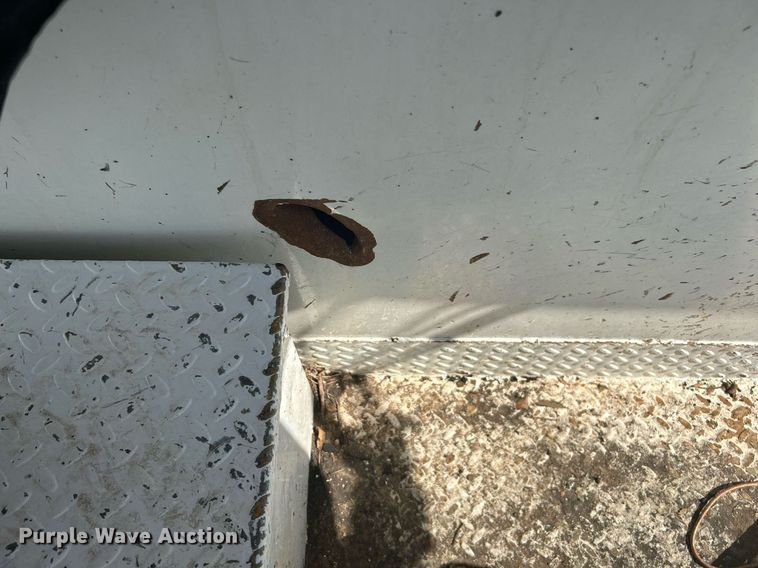 image for item KW9089 2003 Freightliner FL80  bucket truck