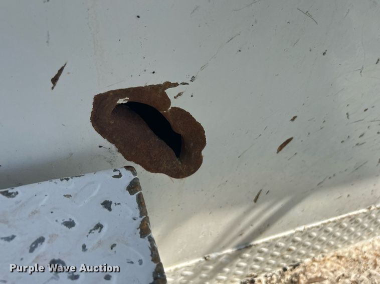 image for item KW9089 2003 Freightliner FL80  bucket truck