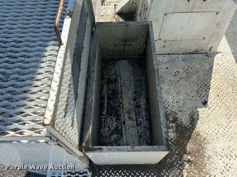 image for item KW9089 2003 Freightliner FL80  bucket truck