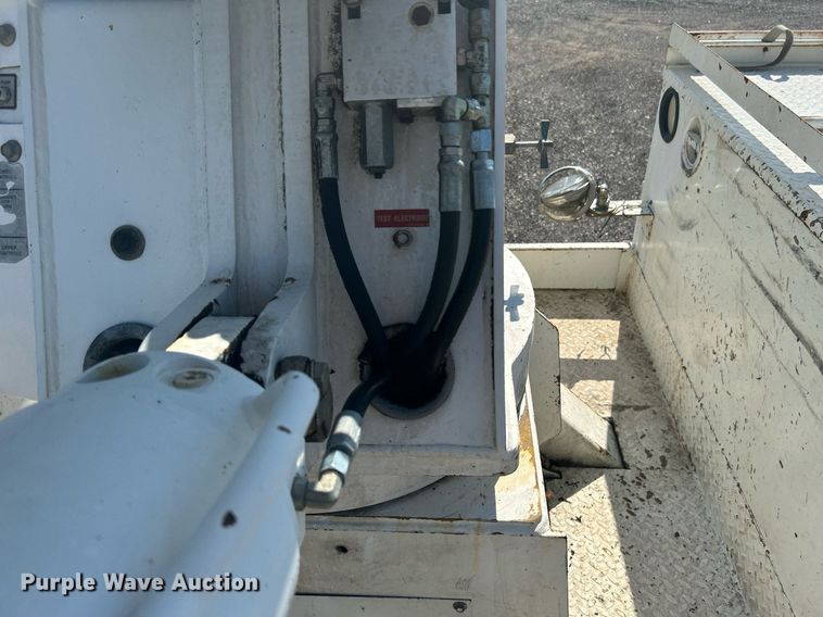 image for item KW9089 2003 Freightliner FL80  bucket truck