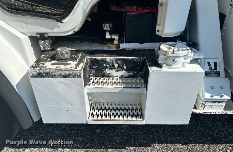 image for item KW9089 2003 Freightliner FL80  bucket truck