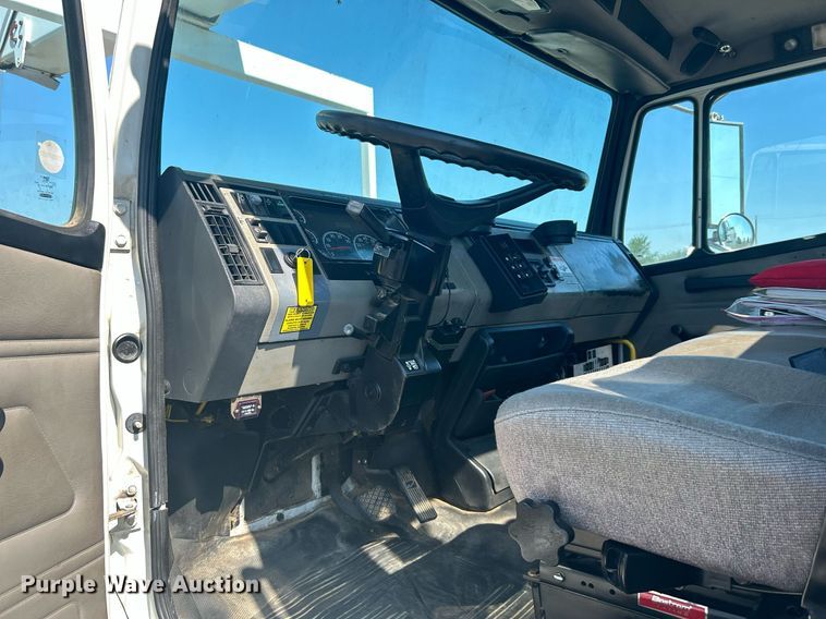 image for item KW9089 2003 Freightliner FL80  bucket truck