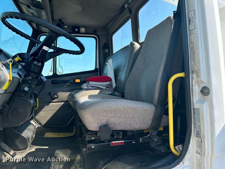 image for item KW9089 2003 Freightliner FL80  bucket truck