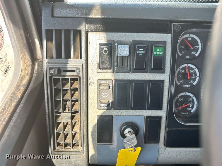 image for item KW9089 2003 Freightliner FL80  bucket truck