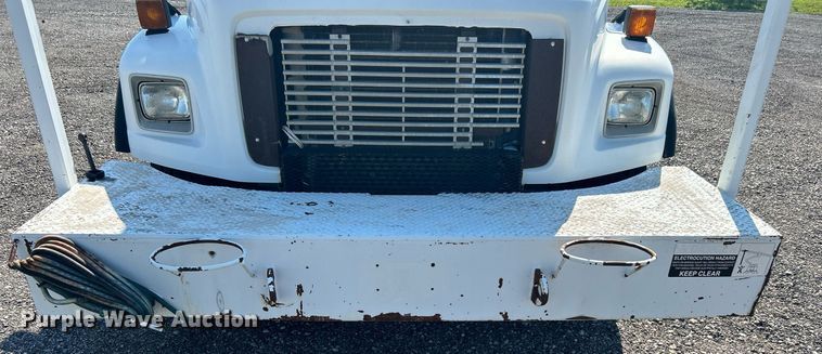 image for item KW9089 2003 Freightliner FL80  bucket truck