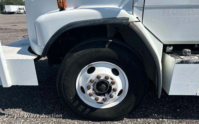 image for item KW9089 2003 Freightliner FL80  bucket truck