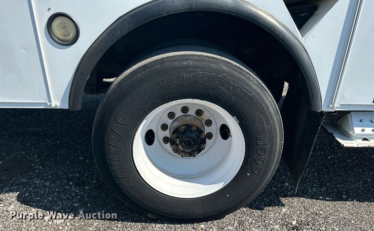 image for item KW9089 2003 Freightliner FL80  bucket truck