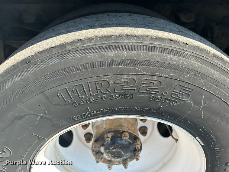 image for item KW9089 2003 Freightliner FL80  bucket truck