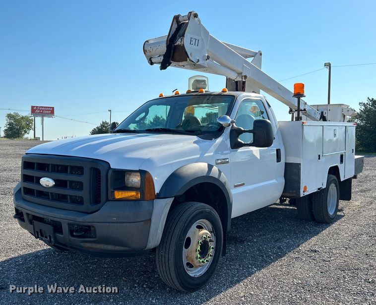 image for item KW9092 2006 Ford F550 Super Duty XL  bucket truck