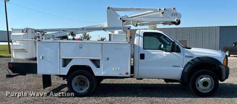 image for item KW9092 2006 Ford F550 Super Duty XL  bucket truck