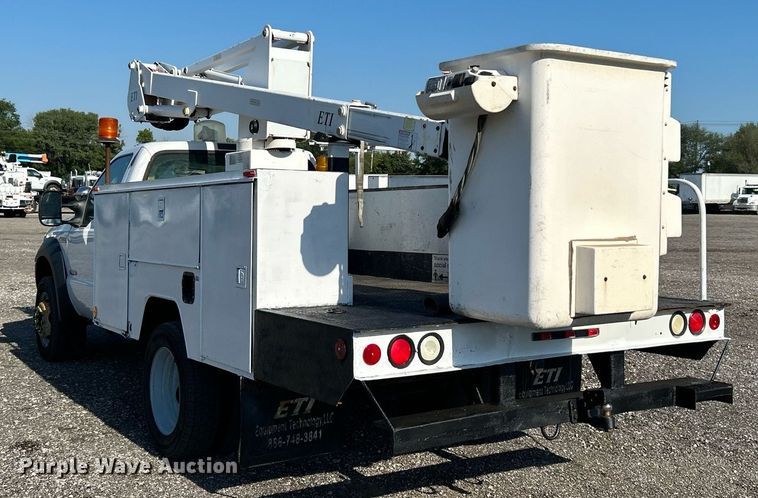 image for item KW9092 2006 Ford F550 Super Duty XL  bucket truck