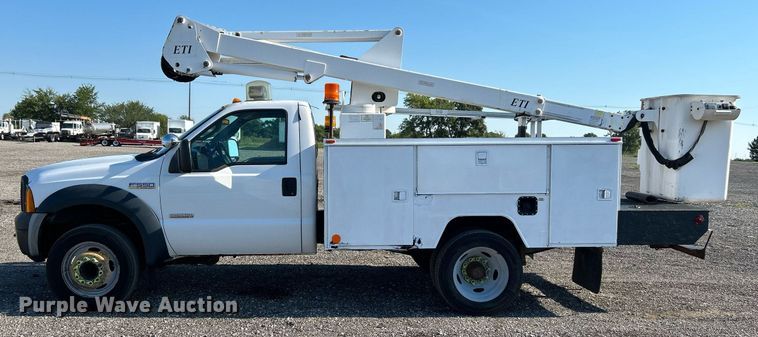 image for item KW9092 2006 Ford F550 Super Duty XL  bucket truck