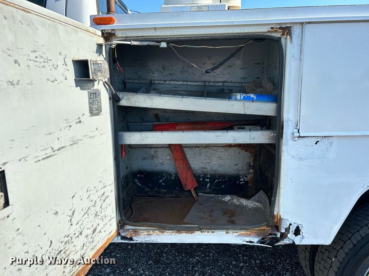 image for item KW9092 2006 Ford F550 Super Duty XL  bucket truck